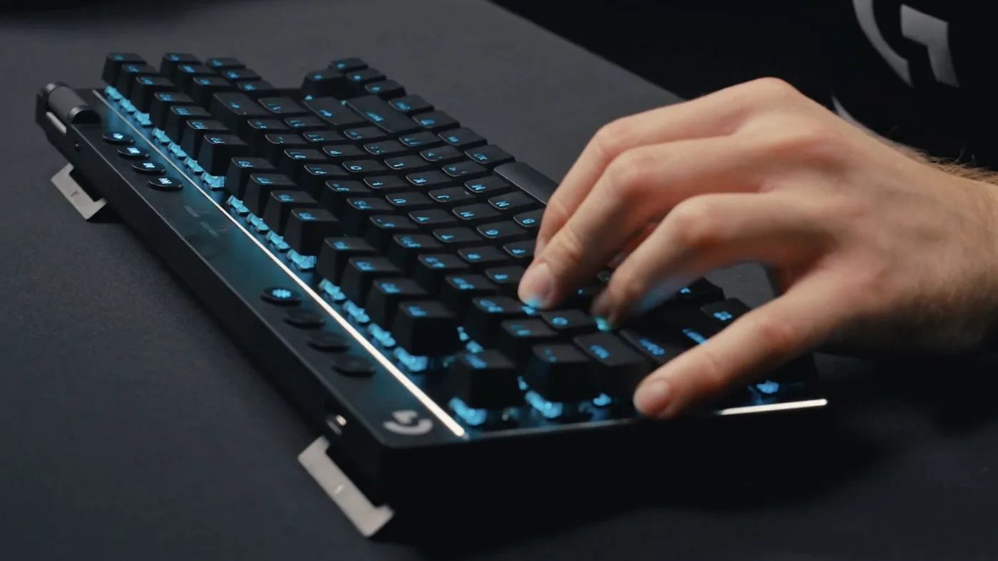 Logitech G PRO X TKL LIGHTSPEED MAGENTA/US 2.4GHZ/BT EMEA28-935 TACTILE — klawiatura